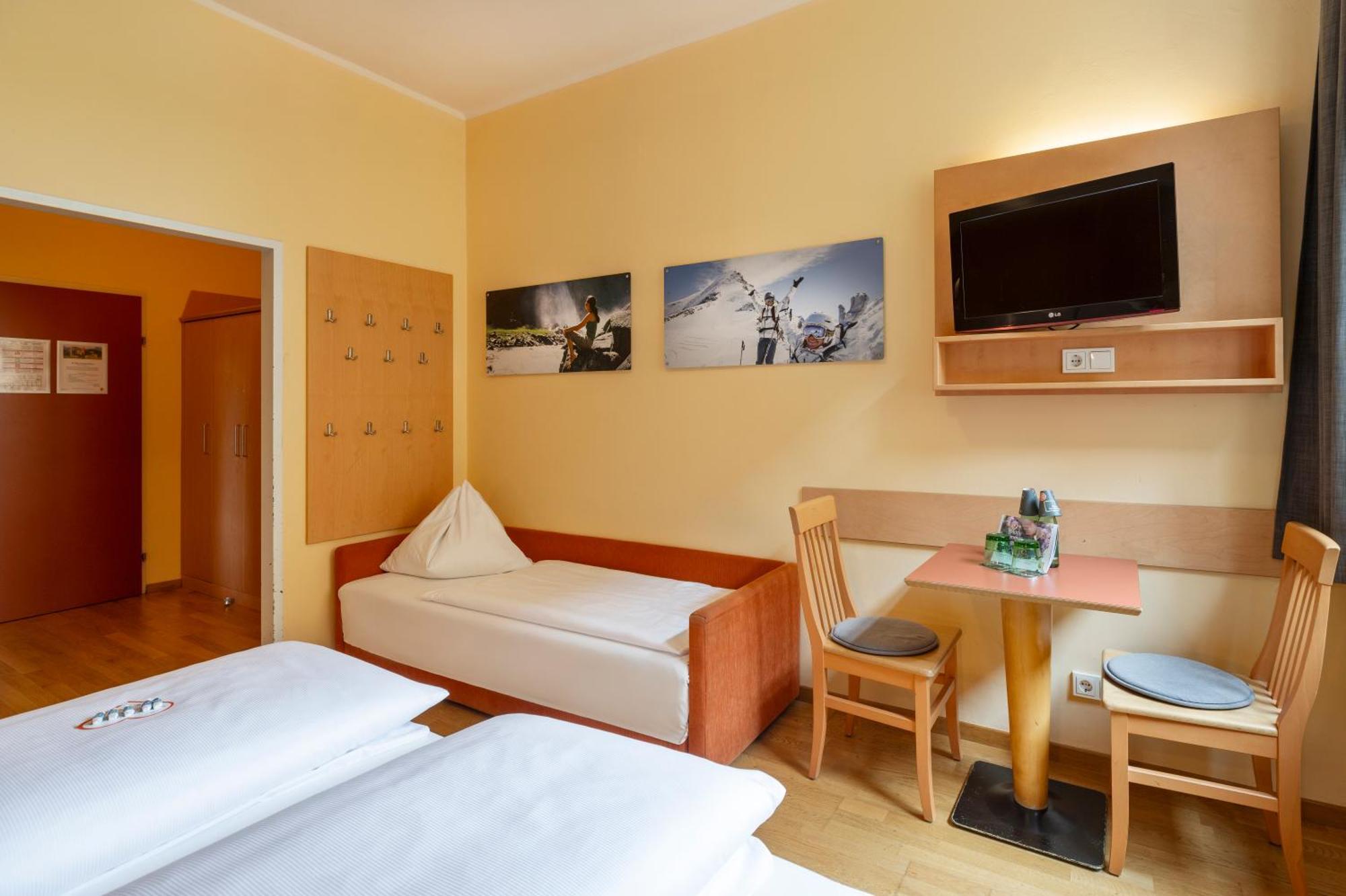 Jufa Hotel Kaprun - Summercard Included ภายนอก รูปภาพ