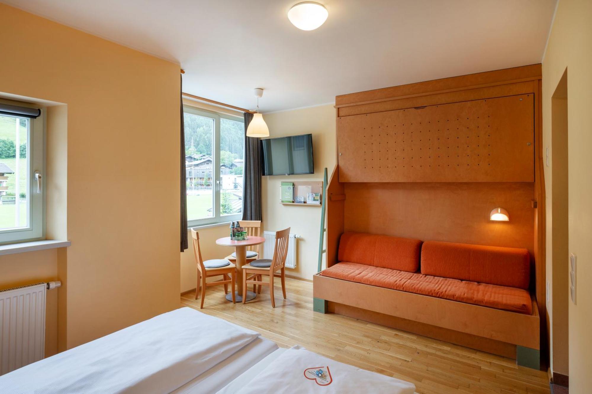 Jufa Hotel Kaprun - Summercard Included ภายนอก รูปภาพ
