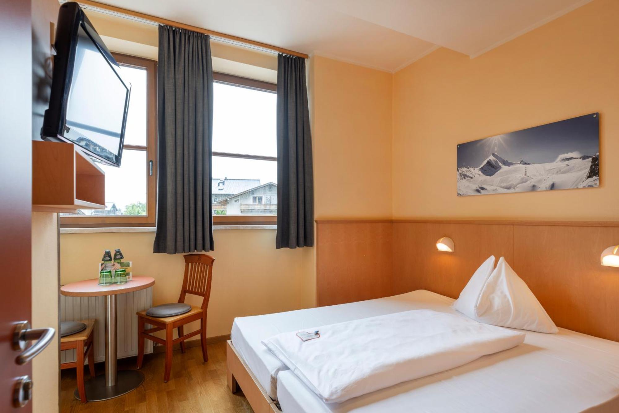 Jufa Hotel Kaprun - Summercard Included ภายนอก รูปภาพ